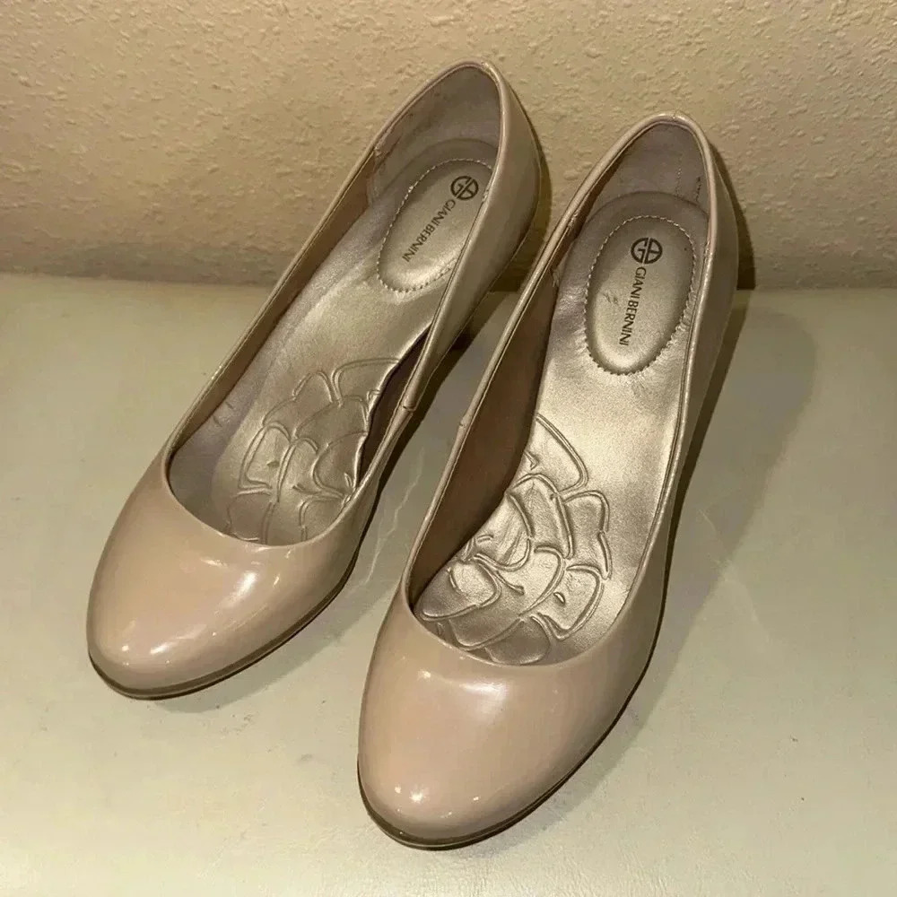 Giani Bernini cream pumps size 6.5